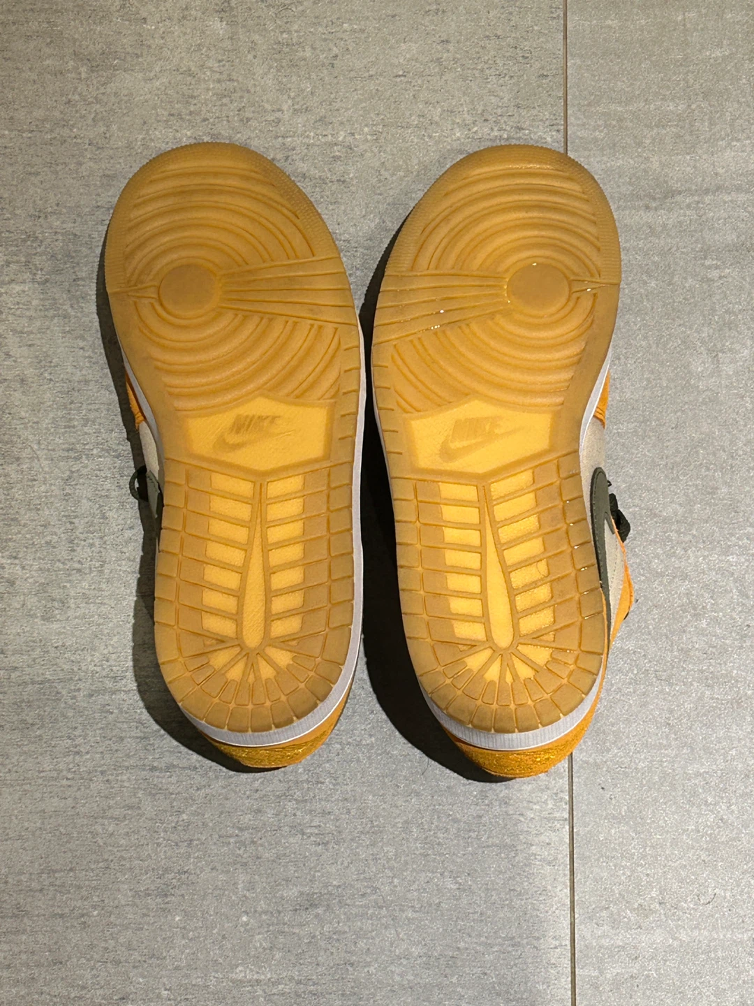 Nike Air Jordan 1 Low SE - photo 5