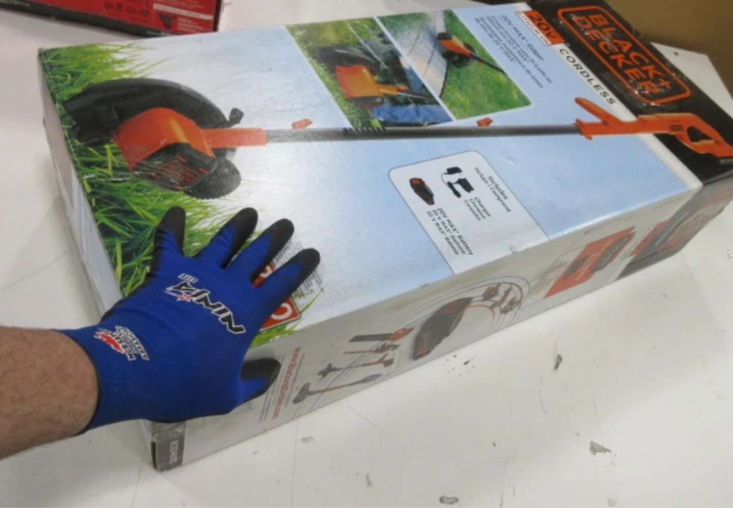 Black+Decker 20V MAX Cordless Lawn Edger Kit - photo 4