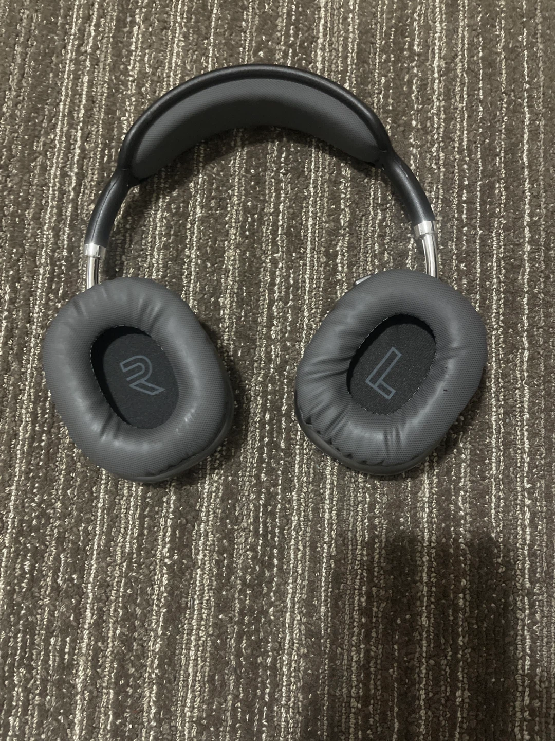 Over-ear Headphones with Charging Cable - photo 3