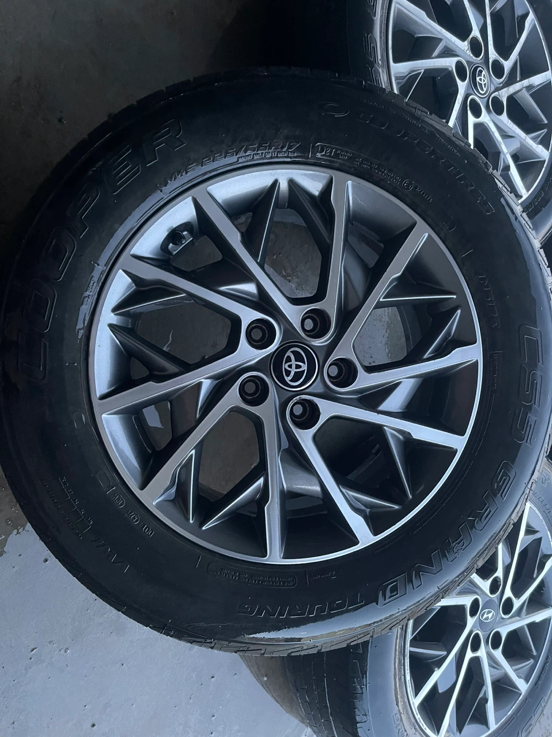 Toyota RAV4 Wheels 225/65/17 - photo 2
