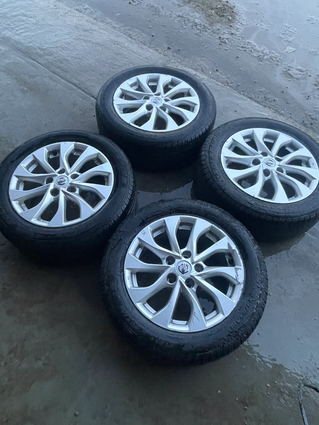 Nissan Sentra 2019 Alloy Wheels and Tires