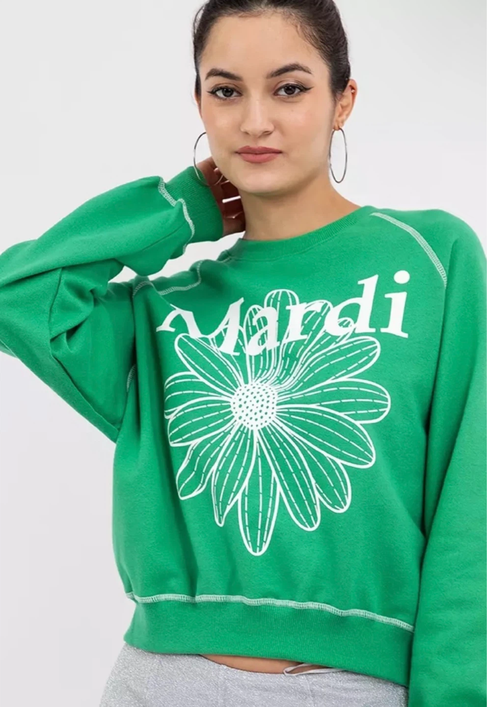 Mardi Mercredi Flower Mardi Cropped Raglan Crewneck Sweatshirt