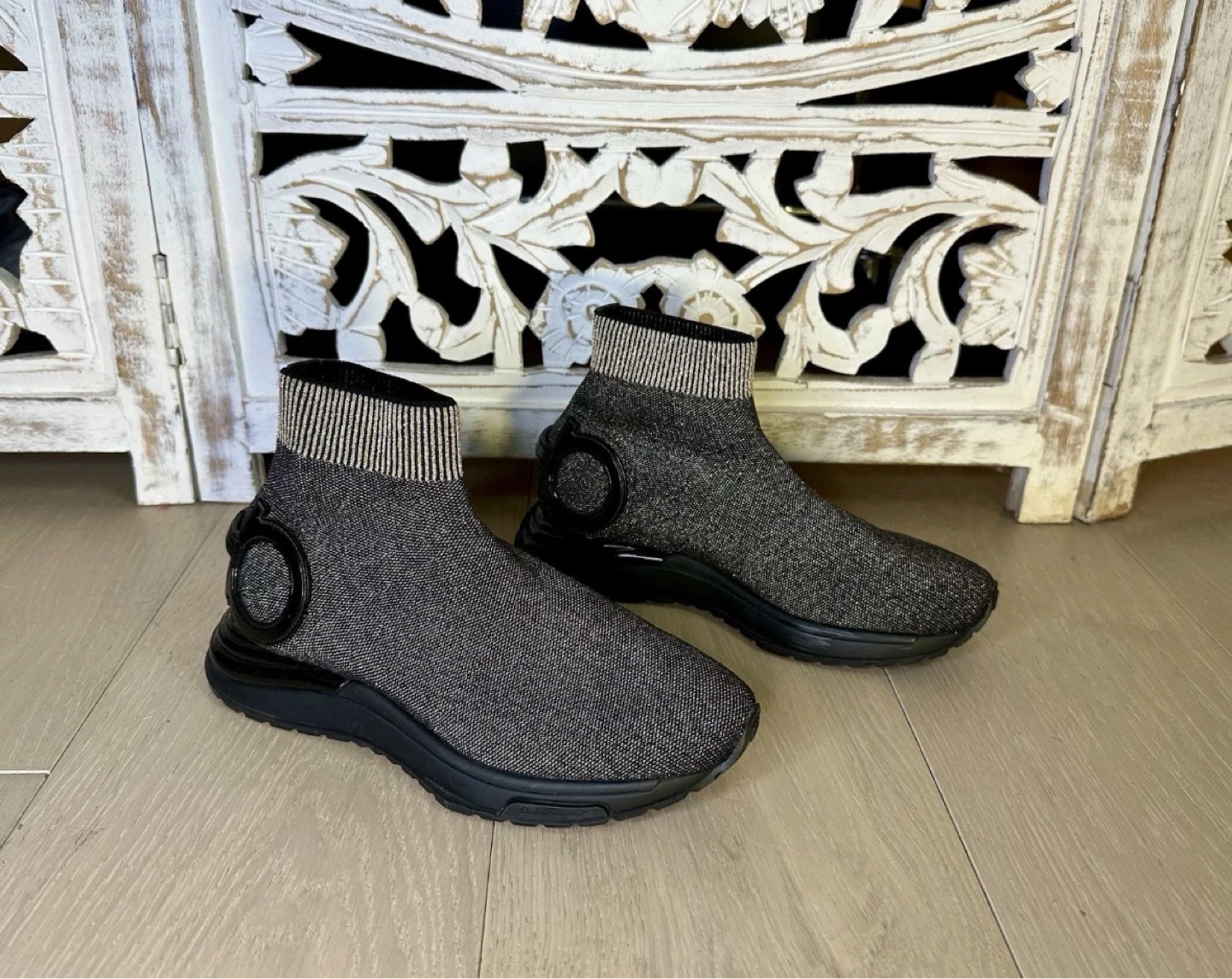 🌱  $795 7.5 C FERRAGAMO Gardena BLK Metallic Sock Sneakers LOGO - photo 2