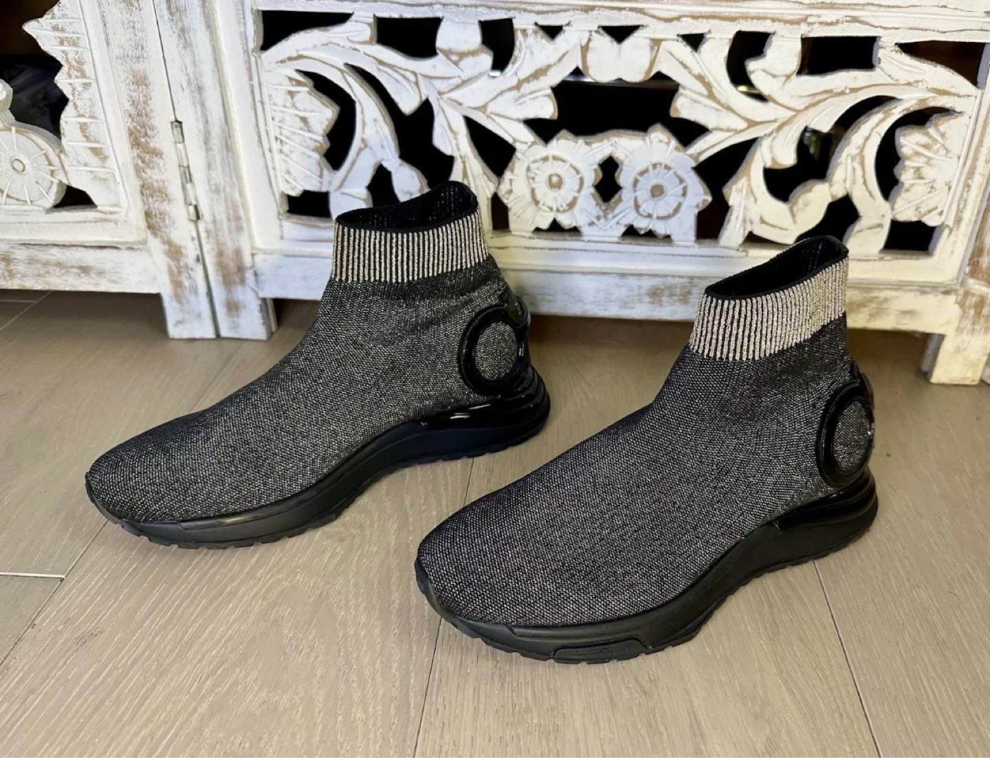 🌱  $795 7.5 C FERRAGAMO Gardena BLK Metallic Sock Sneakers LOGO - photo 3