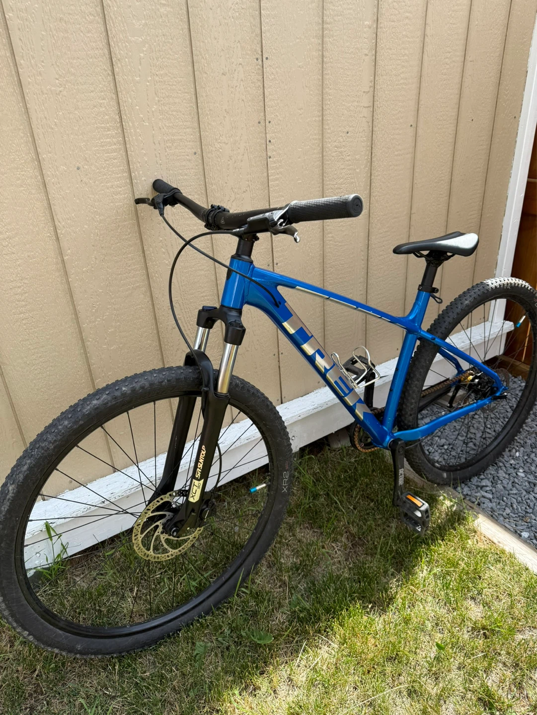 High Quality Upgraded Trek Marlin 6, Large frame, 29” wheel