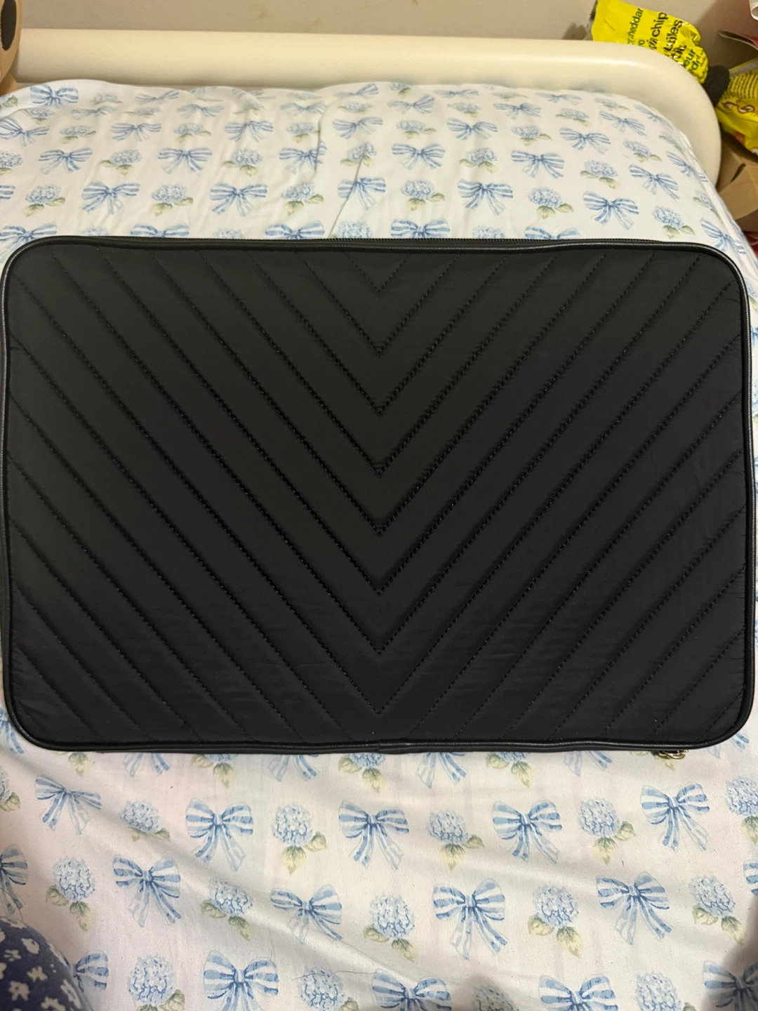 Victoria’s Secret Black 15 Inch Laptop Zip Case - photo 2