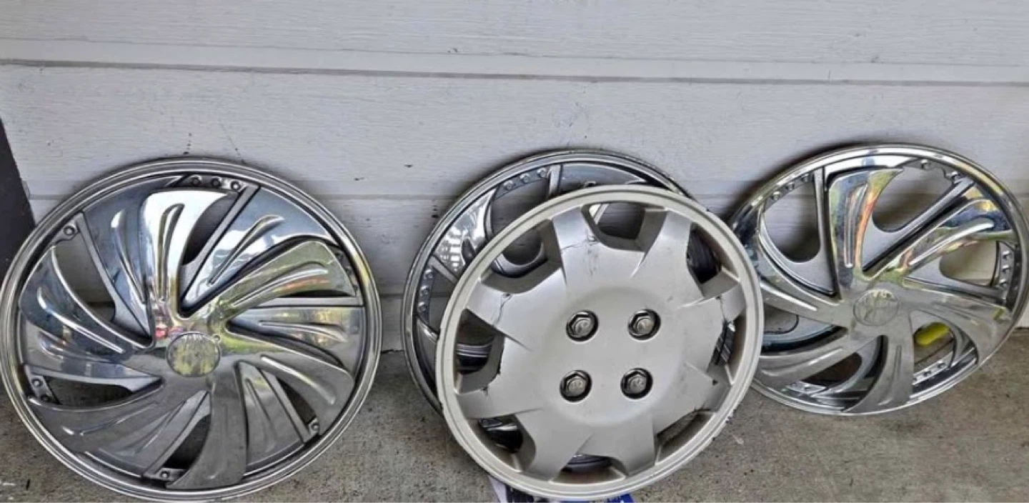 Set of 4 Hubcaps - 2 Chrome, 2 Silver