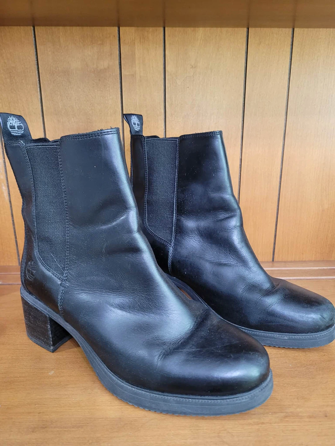 Timberland Black Leather Chelsea Boots size 8