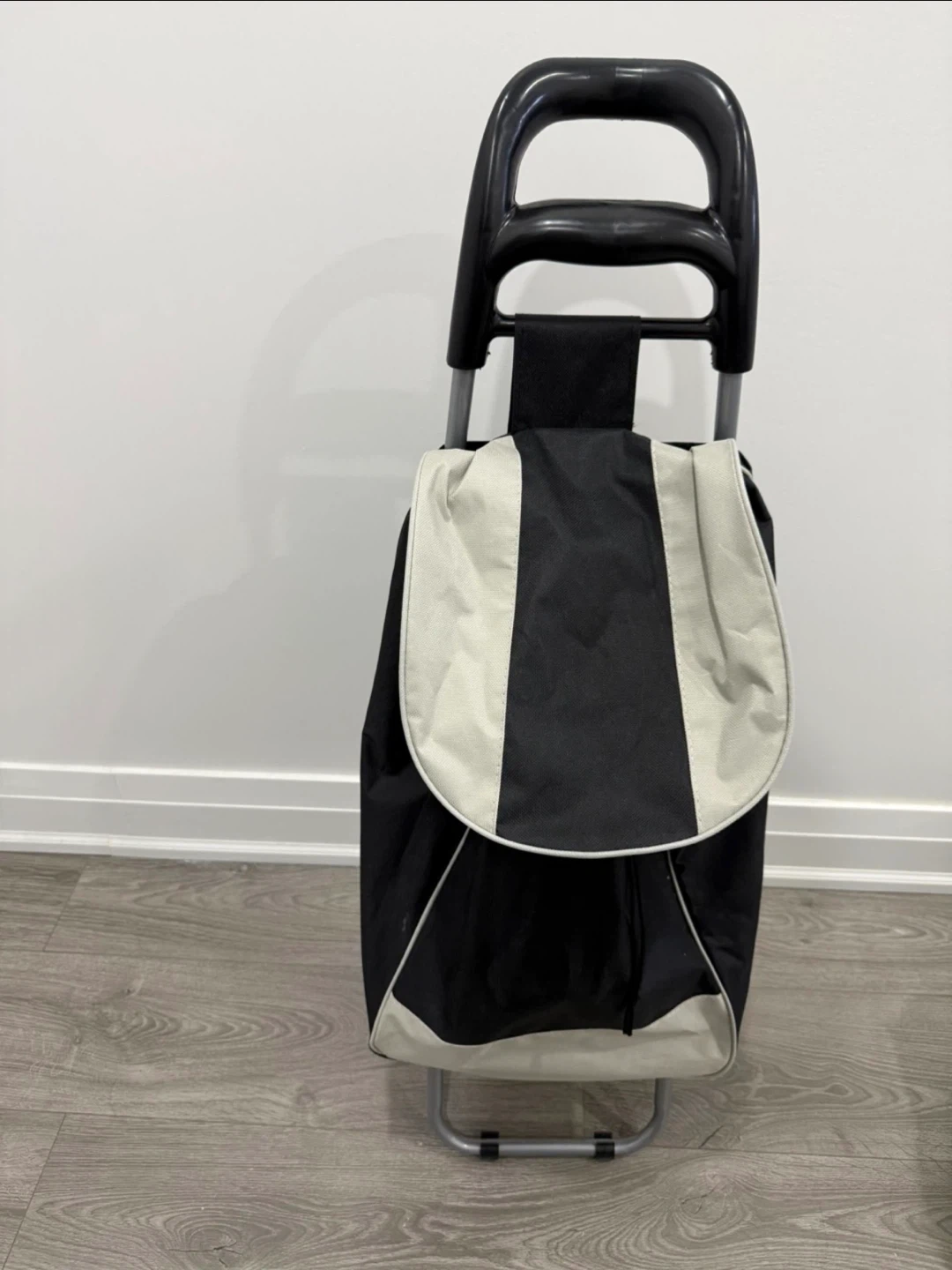 Black and White Shopping Cart Trolley