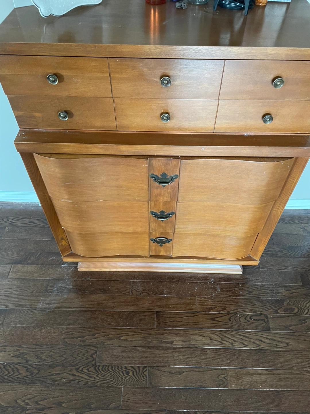 Antique Solid Wood 5 Drawer Men’s Dresser