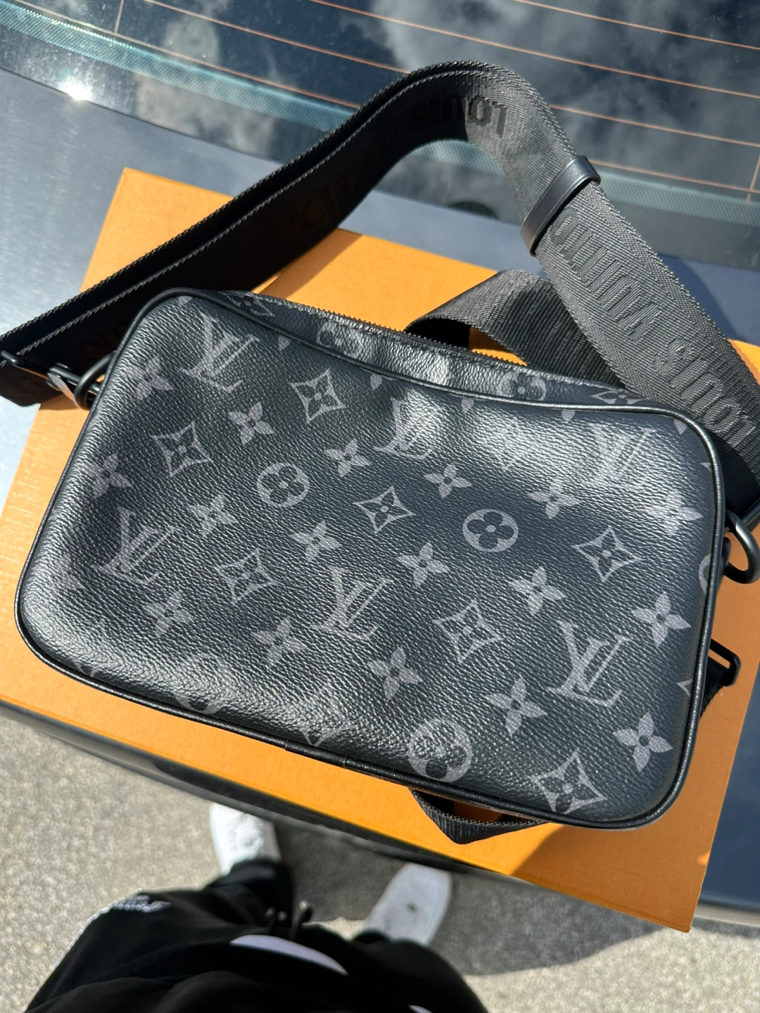 Louis Vuitton Alpha Messenger Bag - photo 5