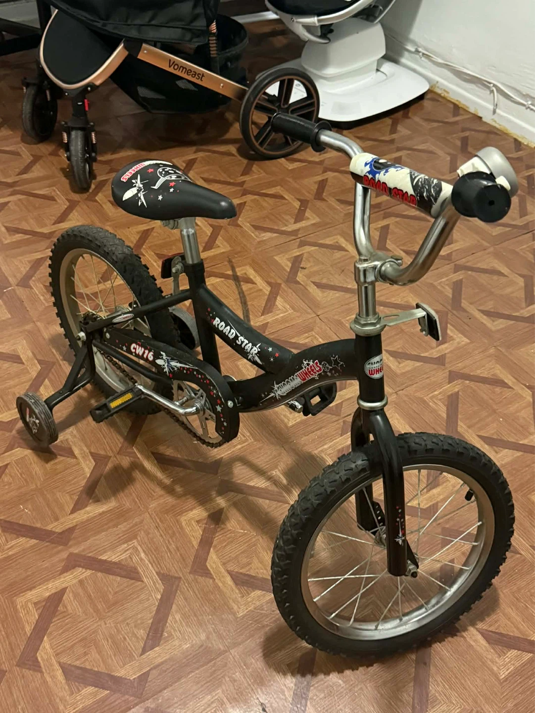 Road Star CW16 Kids Bicycle with Training Wheels