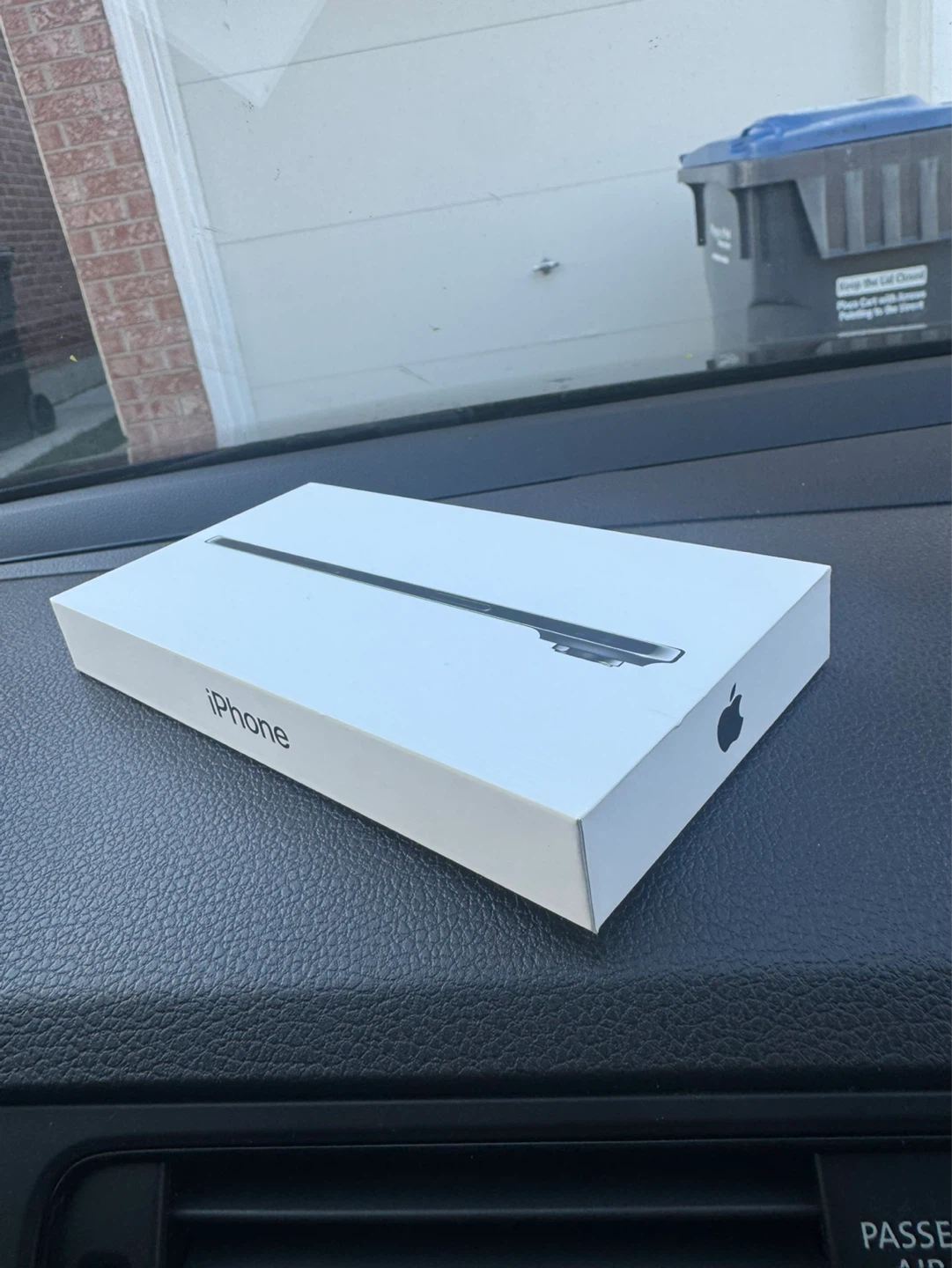 Apple iPhone Box - photo 3