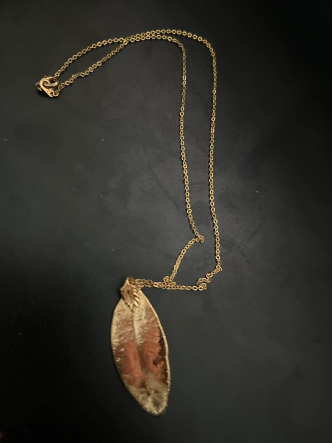 Vintage leaf pendant necklace