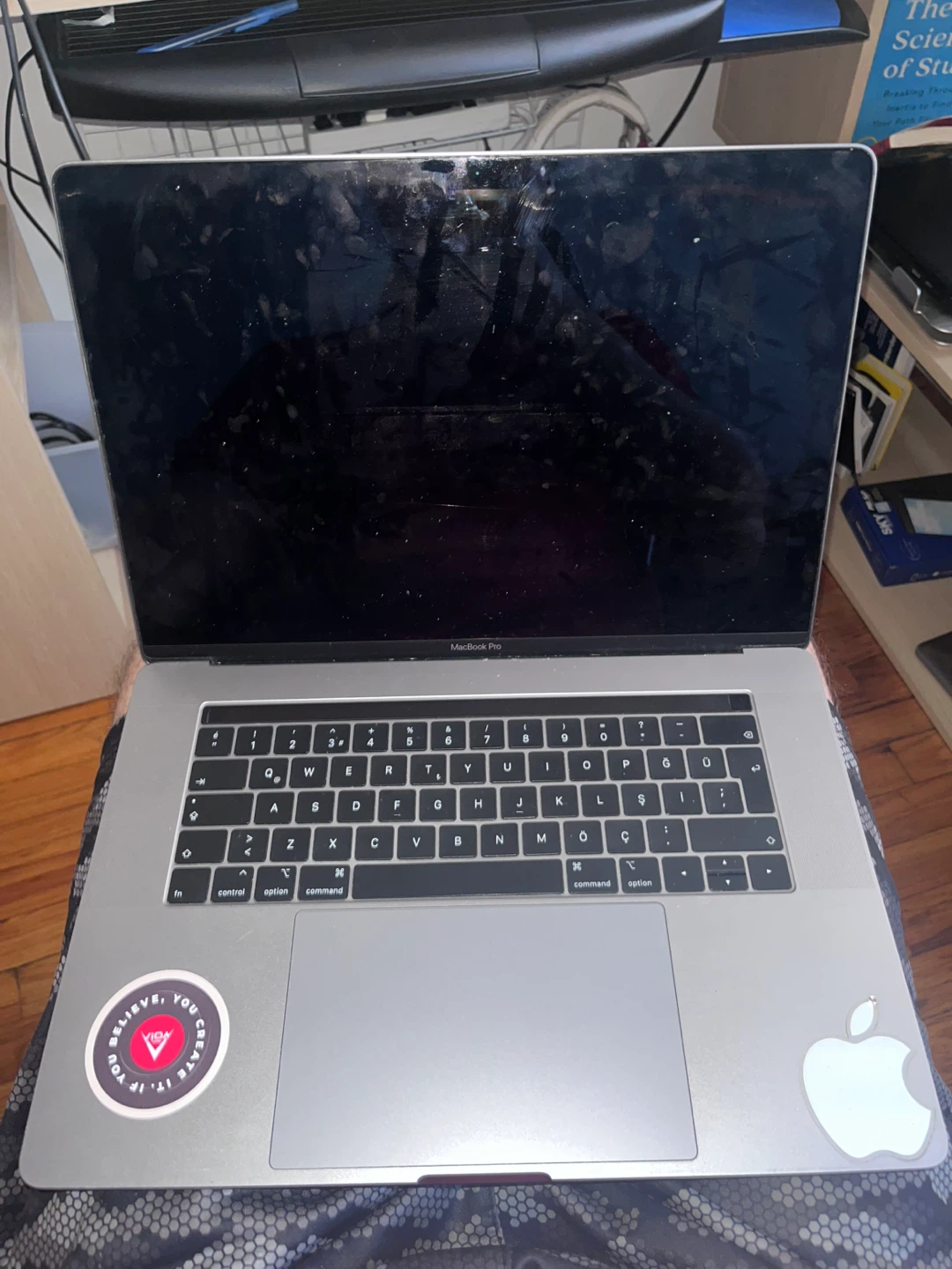Apple MacBook Pro 16-inch (READ)