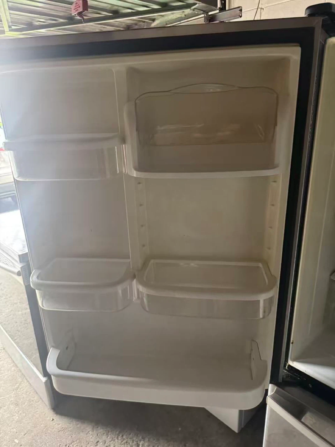Good condition whirlpool fridge $300 - photo 4