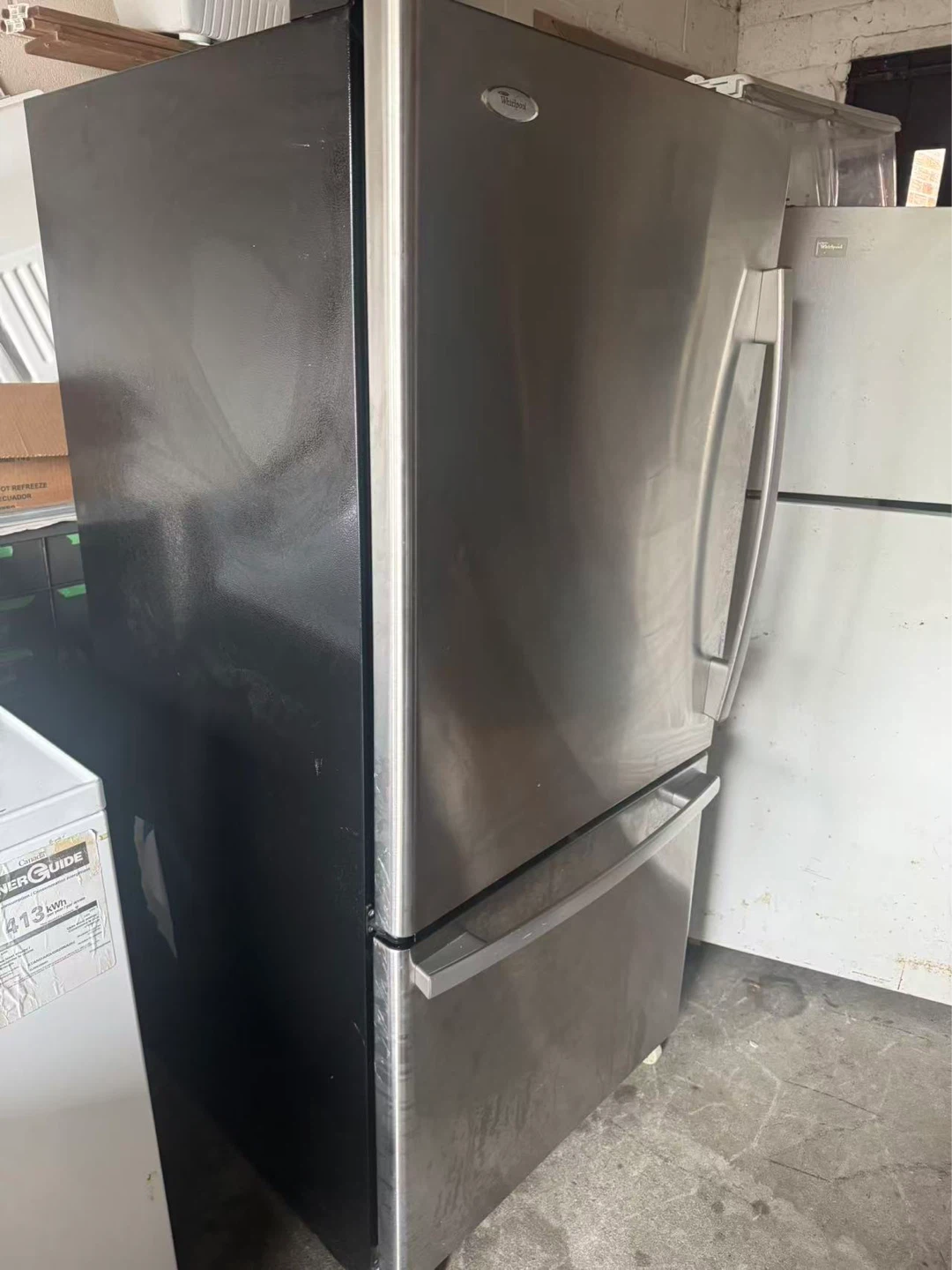 Good condition whirlpool fridge $300 - photo 3