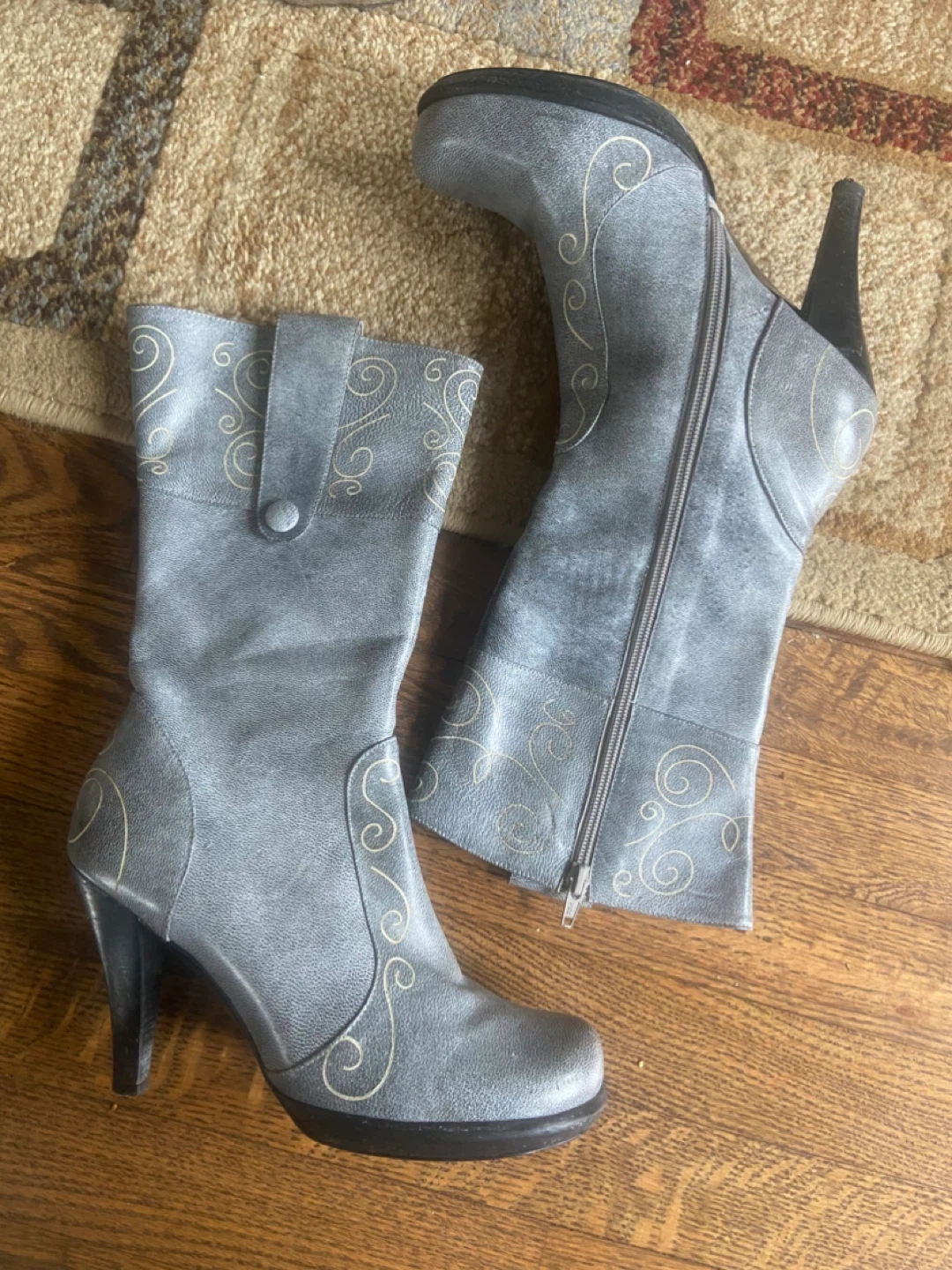 Buffalo Women's Grey Leather Boots