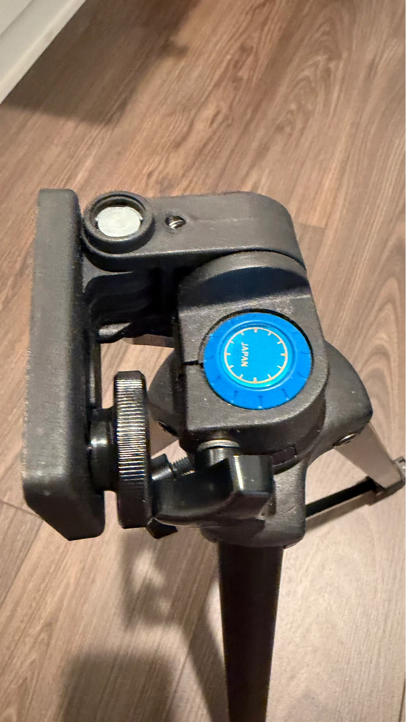 Camera Tripod with Quick Release Plate - photo 3