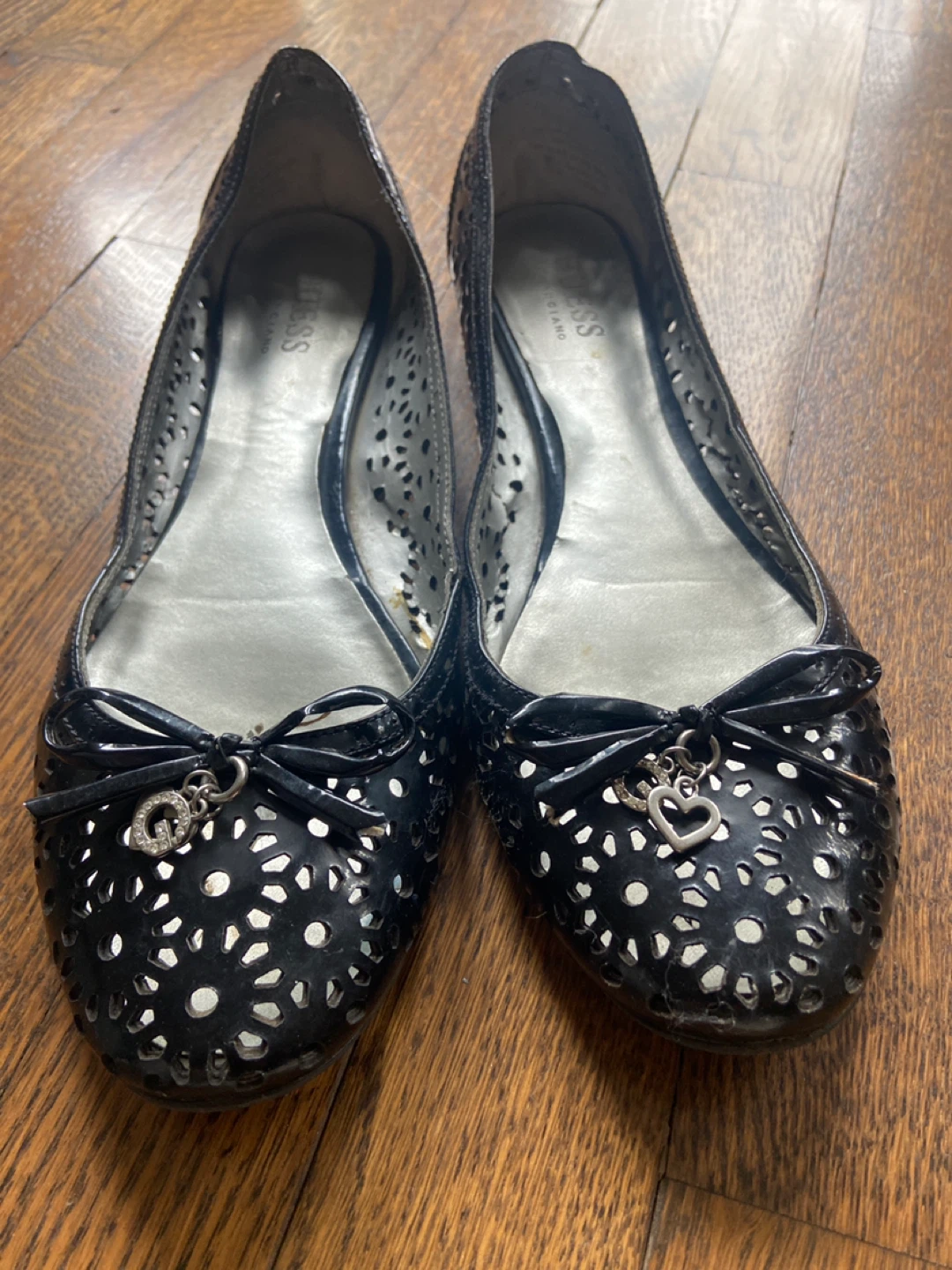 Guess Black Ballet Flats with Bows and Charms - photo 2