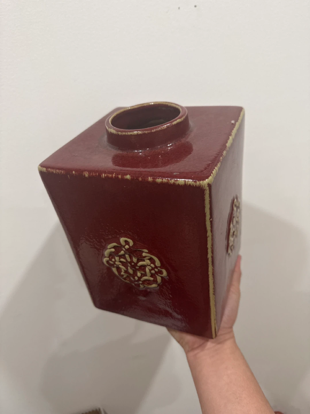 Ceramic decorative vase