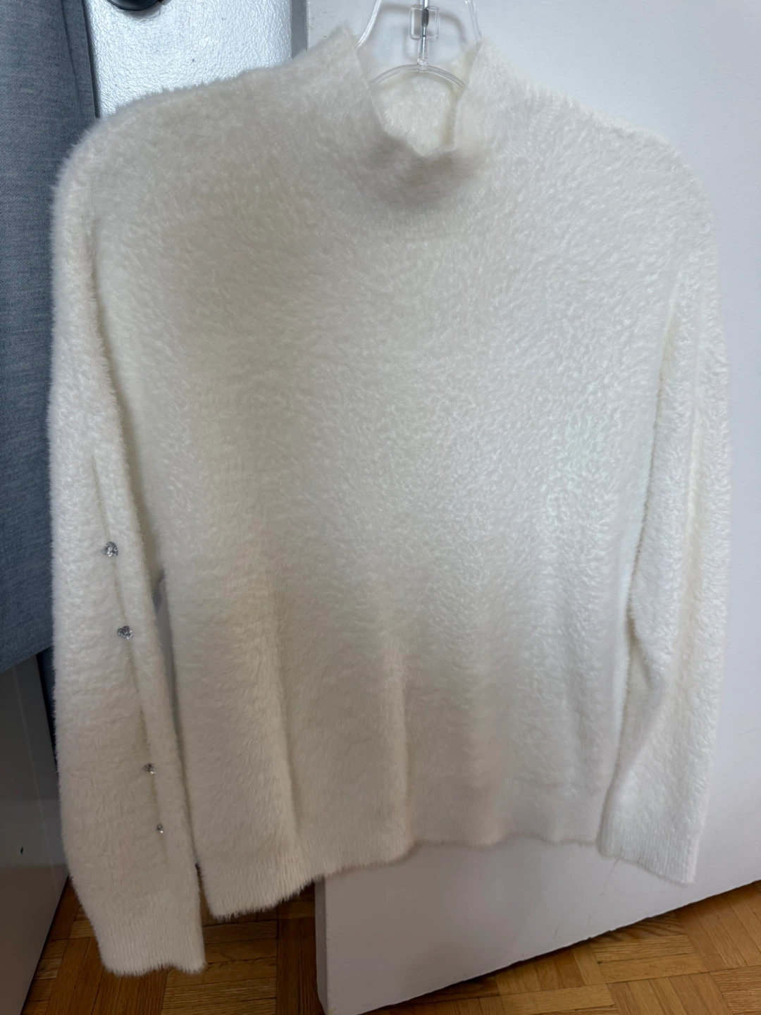 Kaily K White Fuzzy Mock Neck Sweater Size M 🌱