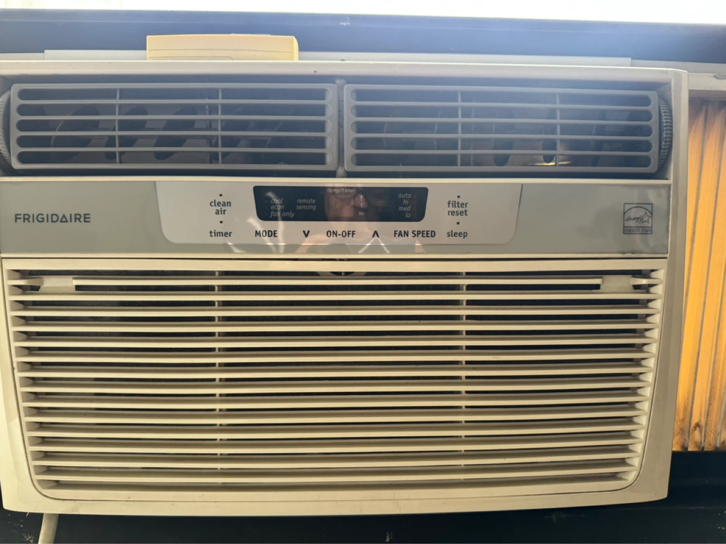 Frigidaire Window Air Conditioner - photo 3