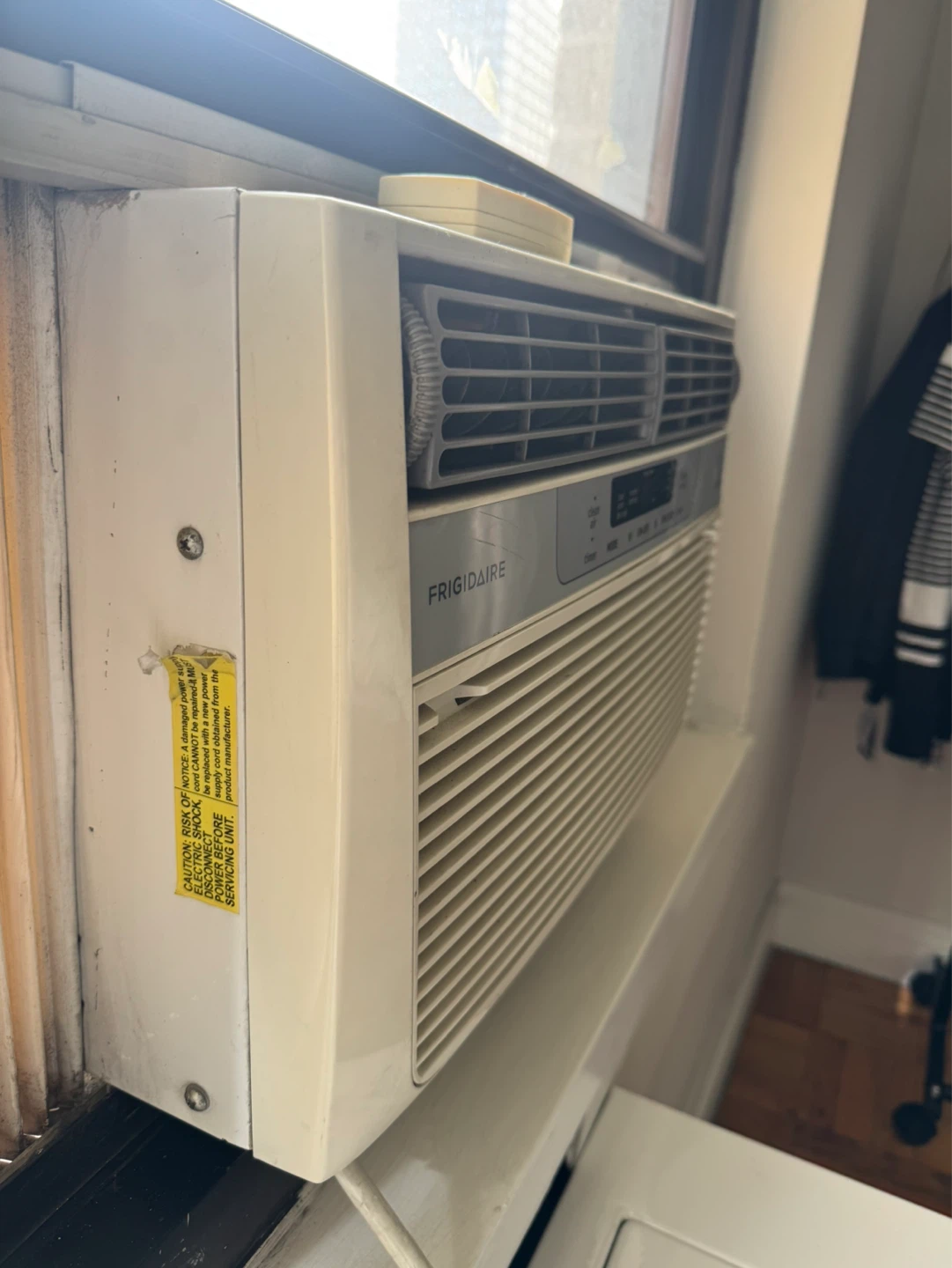 Frigidaire Window Air Conditioner - photo 4
