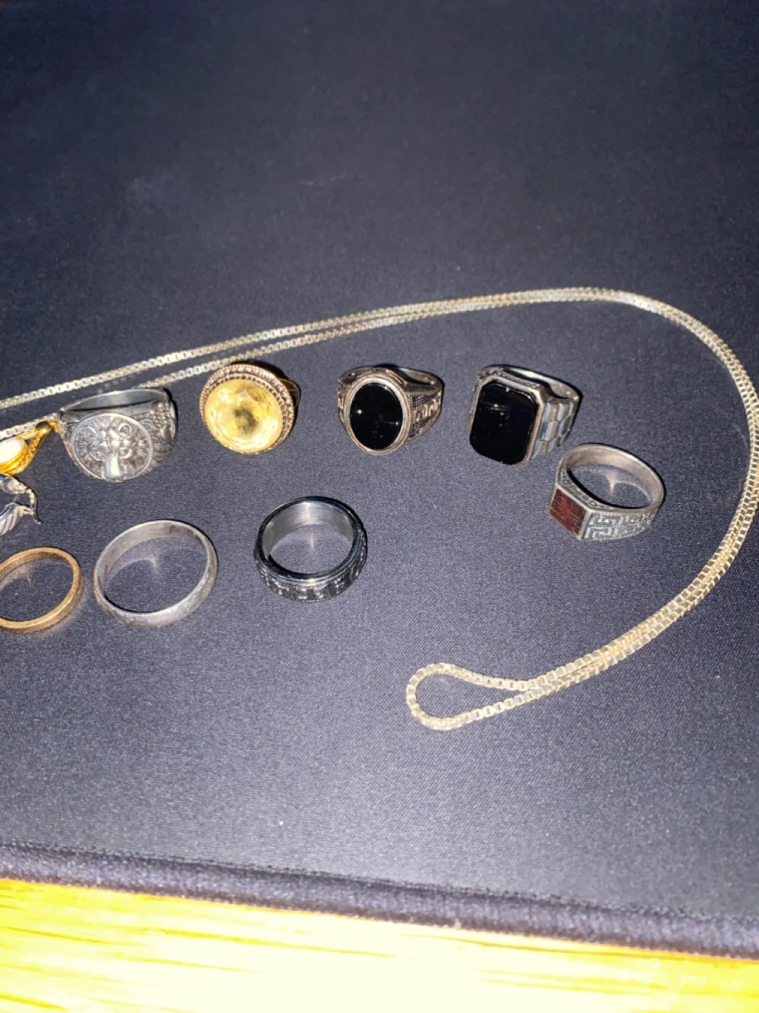 Lot of assorted silver and gold-tone jewellery - photo 3