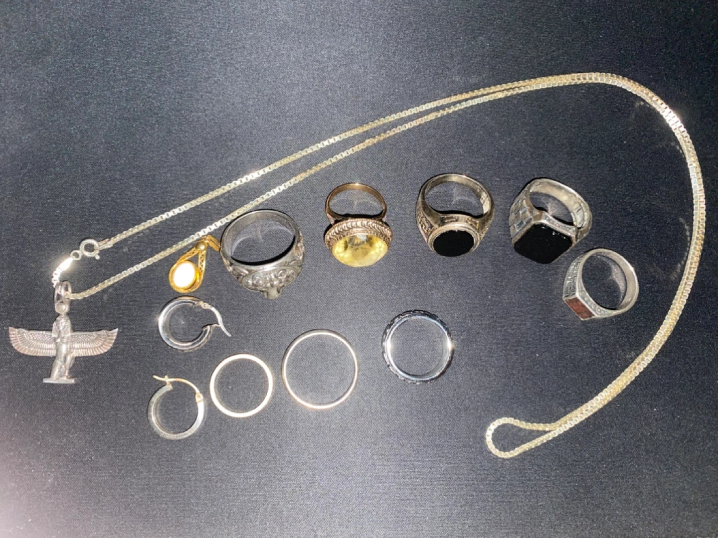 Lot of assorted silver and gold-tone jewellery