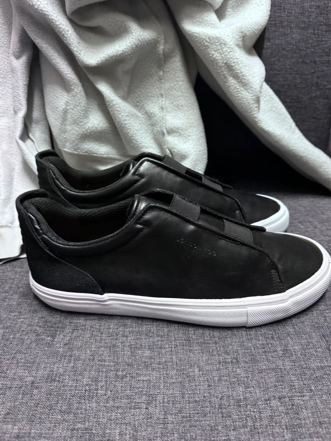 London Fog Black Slip-On Sneakers - photo 4