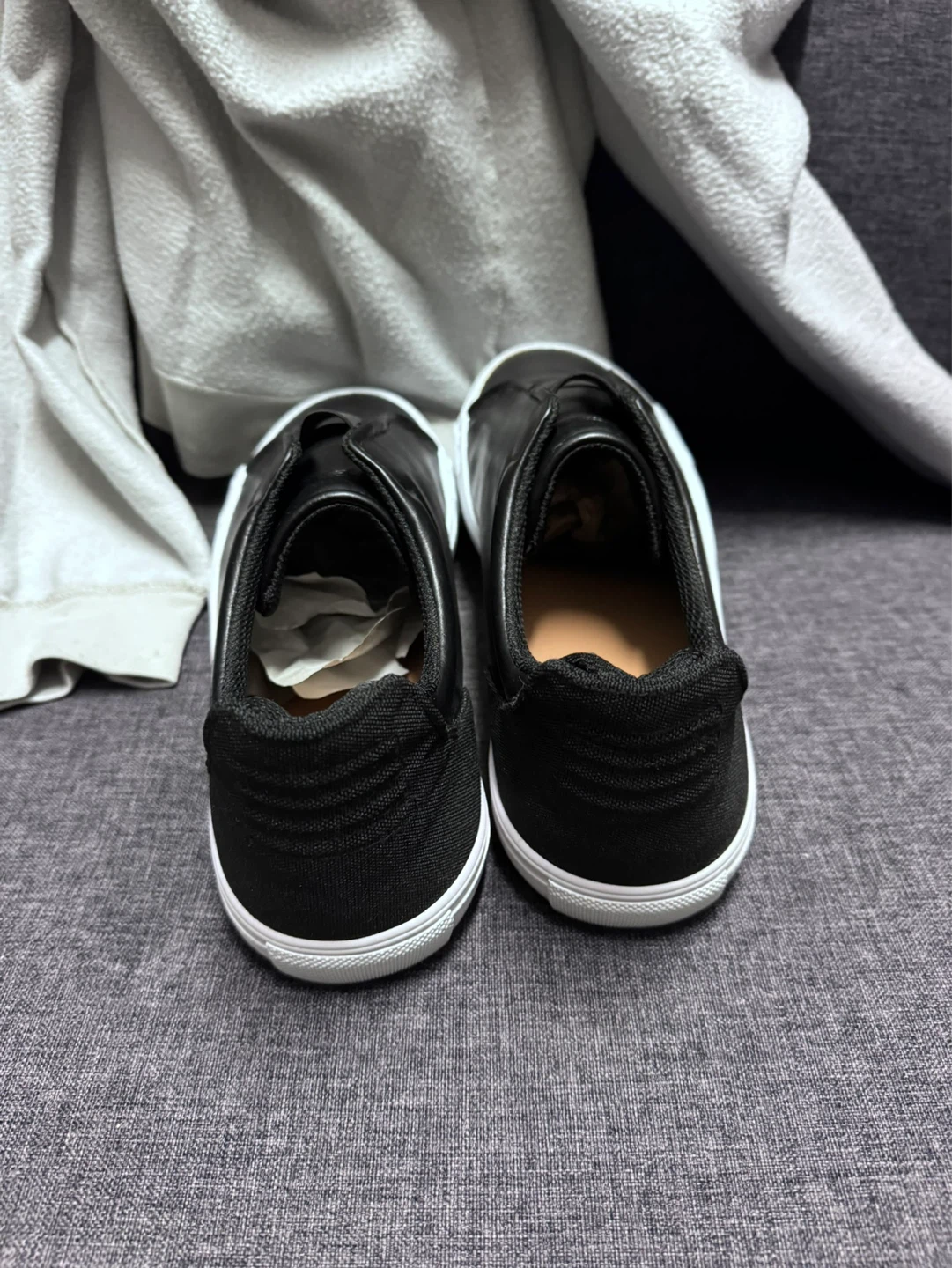 London Fog Black Slip-On Sneakers - photo 5