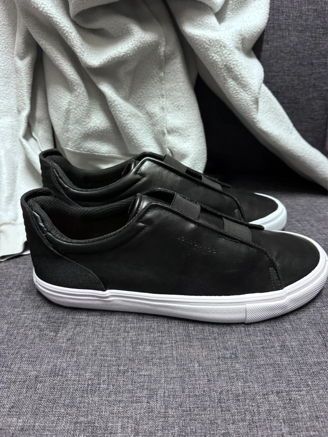 London Fog Black Slip-On Sneakers - photo 3
