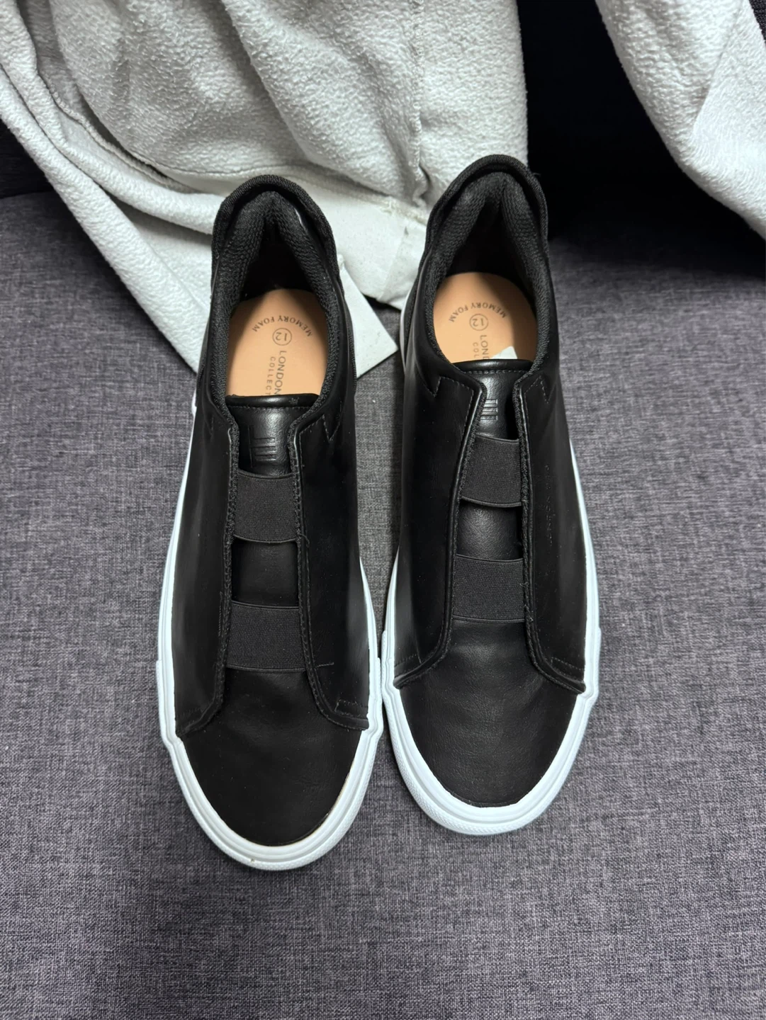 London Fog Black Slip-On Sneakers - photo 2