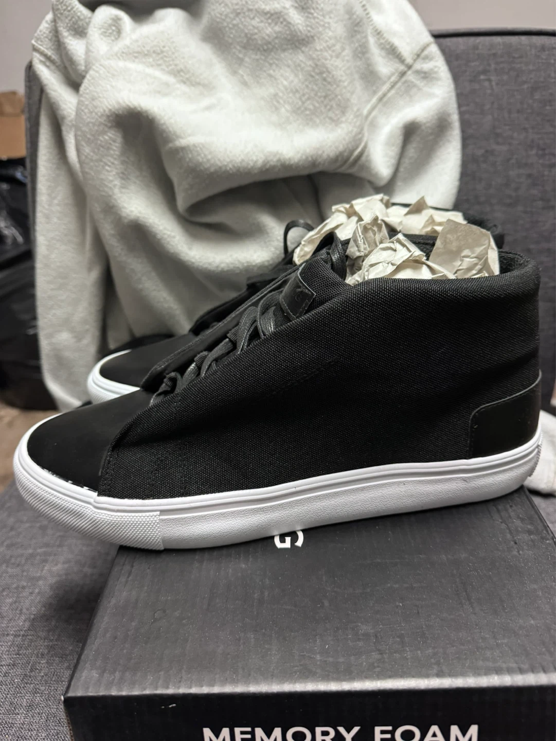 London Fog Black High-Top Sneakers - Size 12 - photo 3