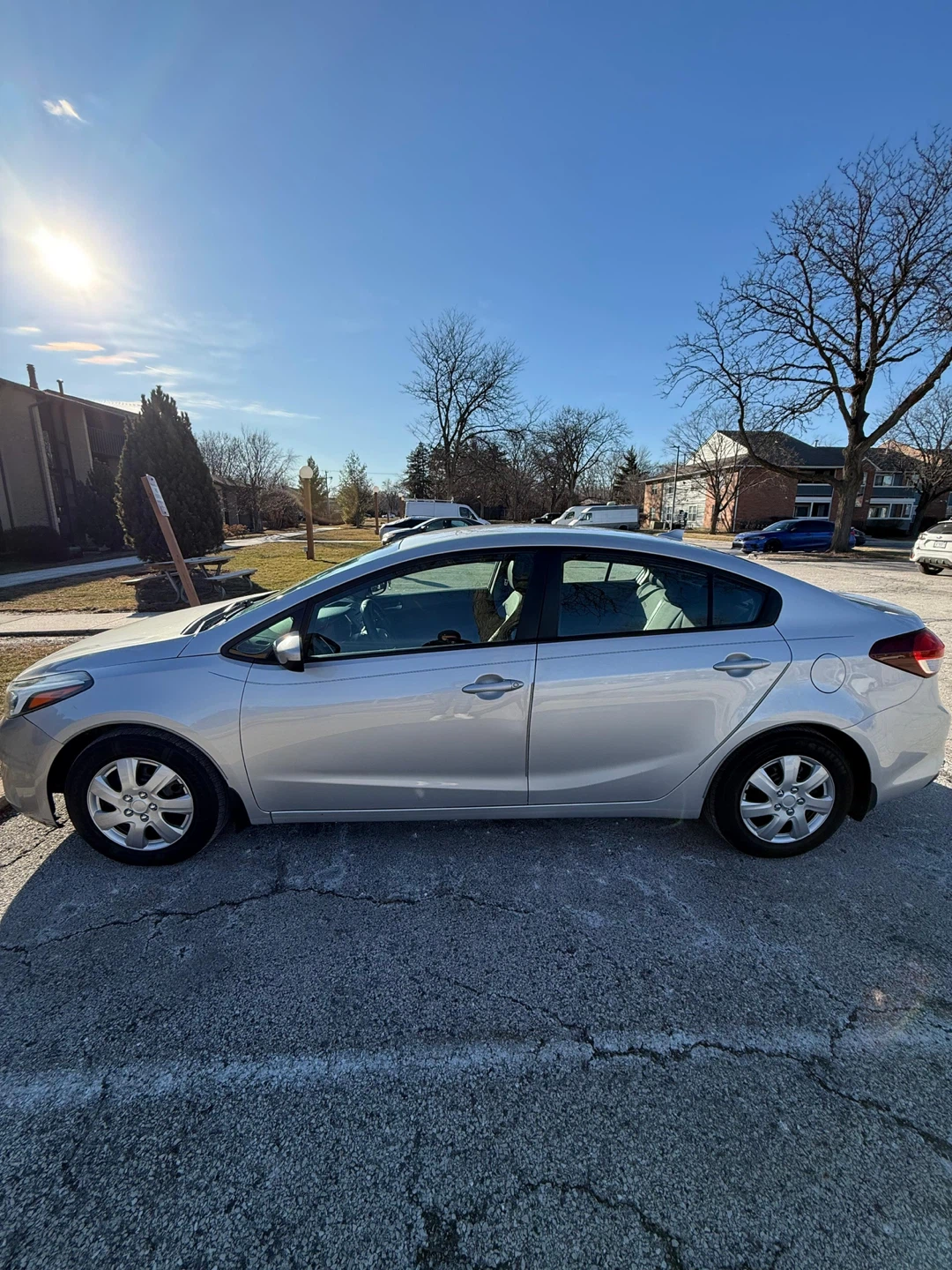 Silver Kia Forte Sedan 2017 100000 miles - photo 2