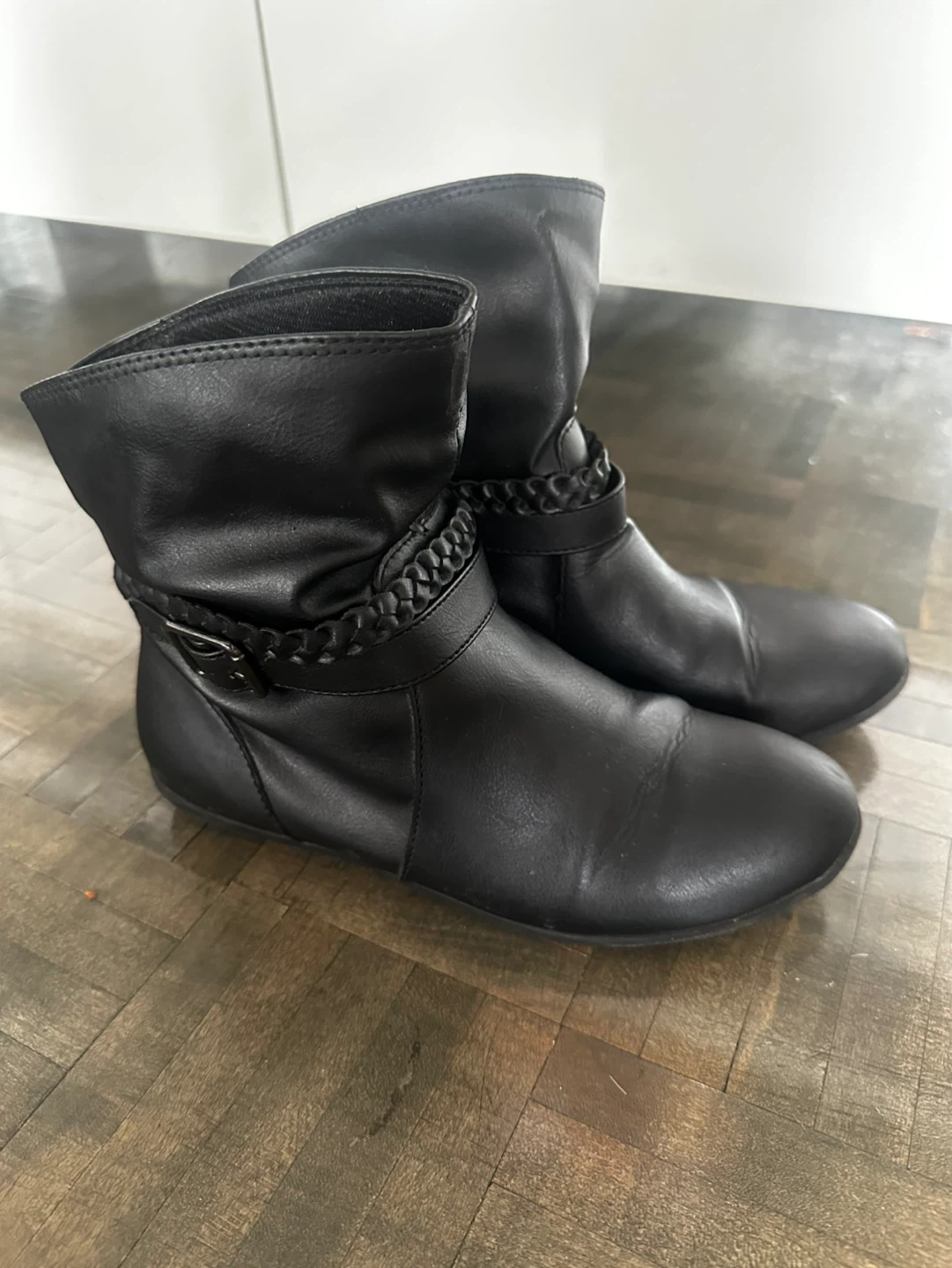 4 pieces of women’s footwear - size US 7.5 - photo 2