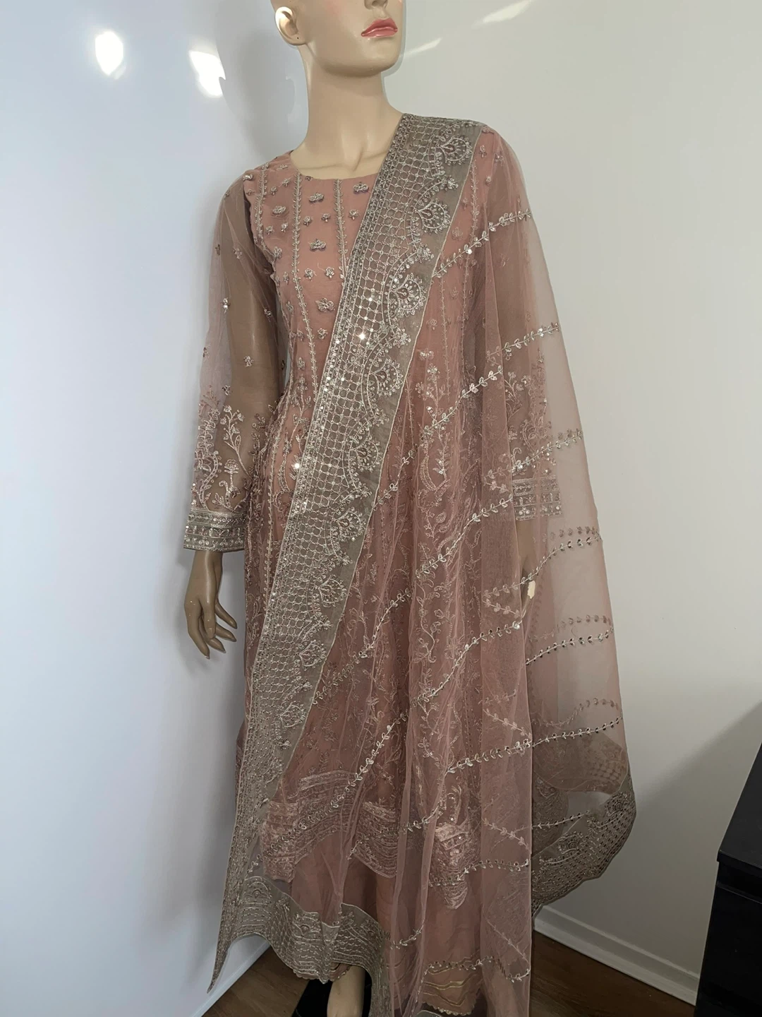 EVERYTHING MUST GO SALE!! PAKISTANI INDIAN DRESSES - photo 2