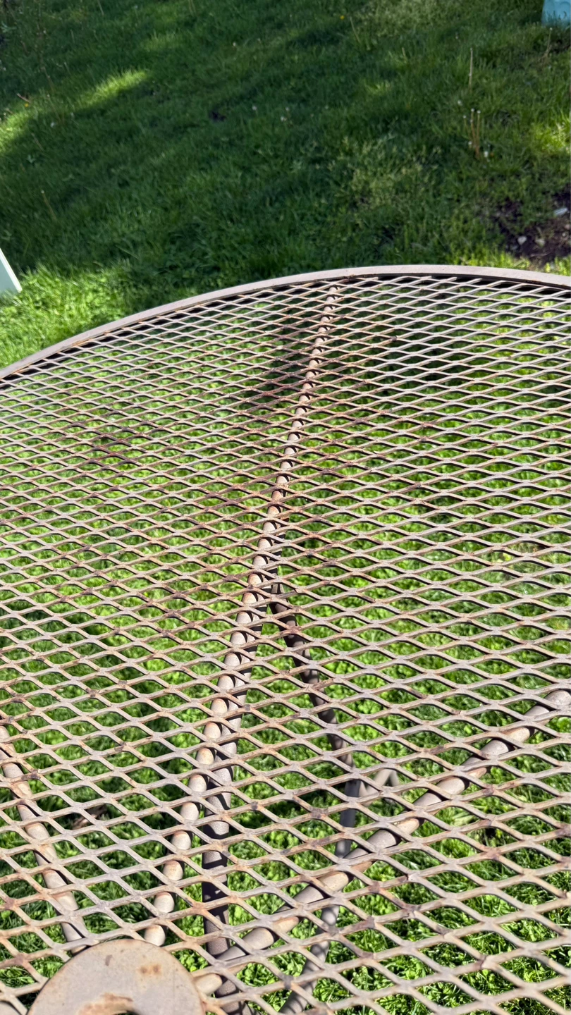 Oval Metal Mesh Patio Table check more pictures condition - photo 4