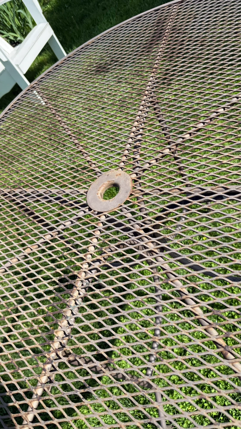 Oval Metal Mesh Patio Table check more pictures condition - photo 5