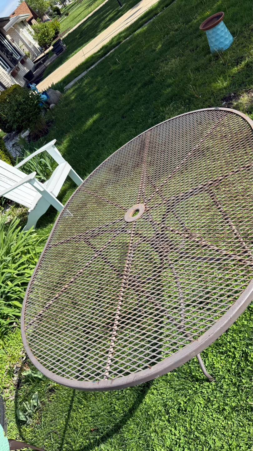 Oval Metal Mesh Patio Table check more pictures condition - photo 3