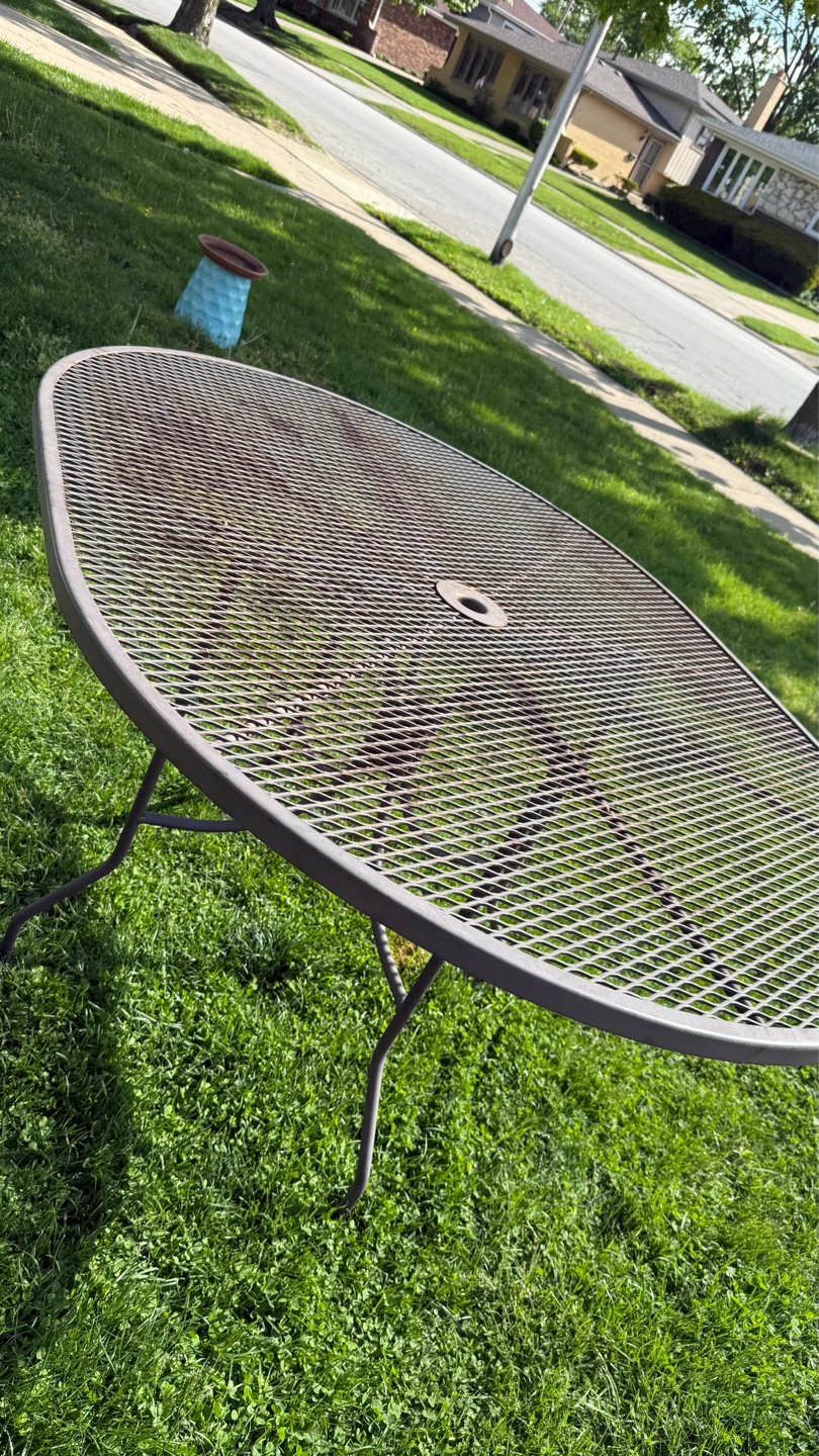 Oval Metal Mesh Patio Table check more pictures condition - photo 2