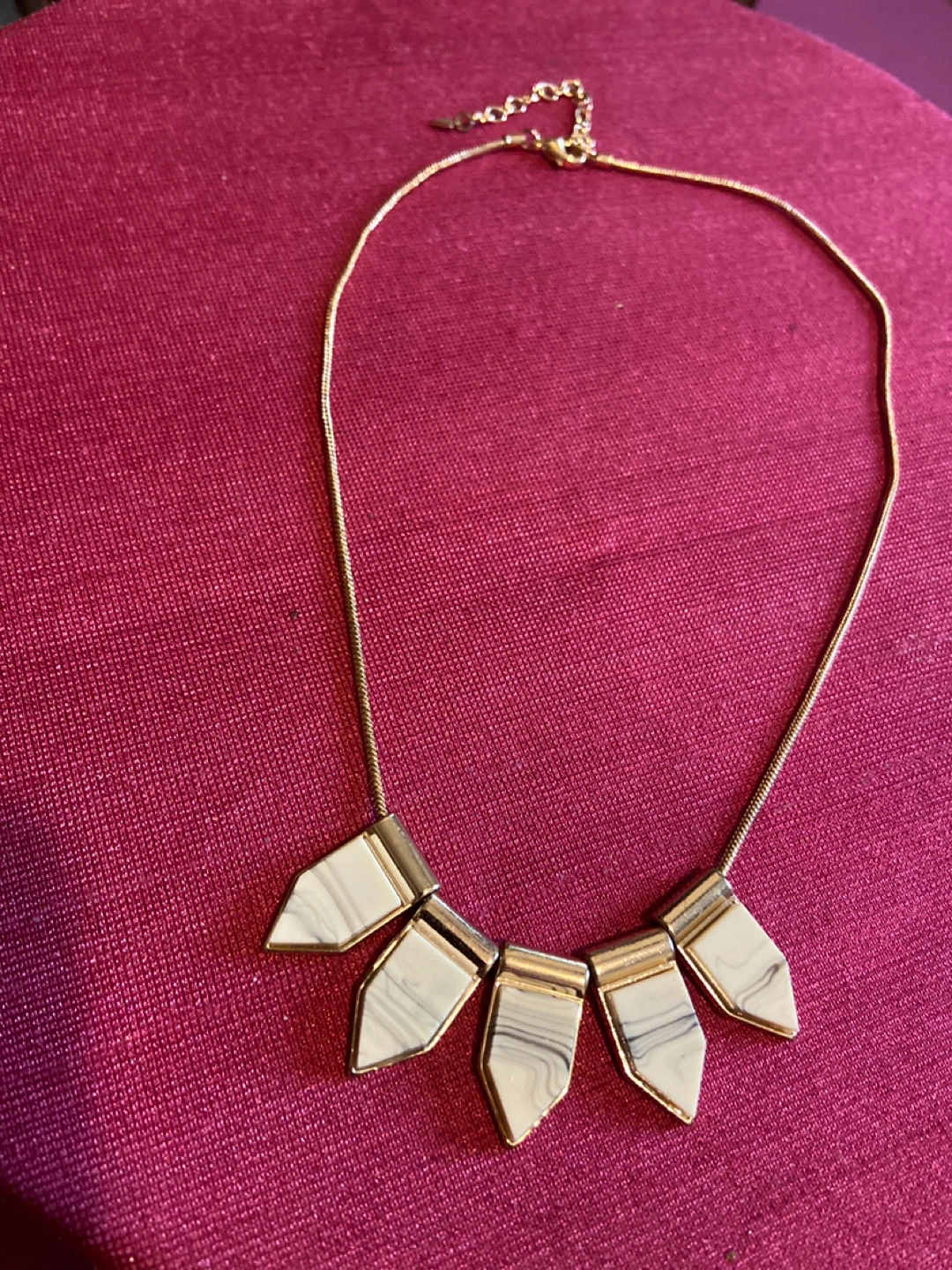 Gold-tone statement necklace with marbled pendants