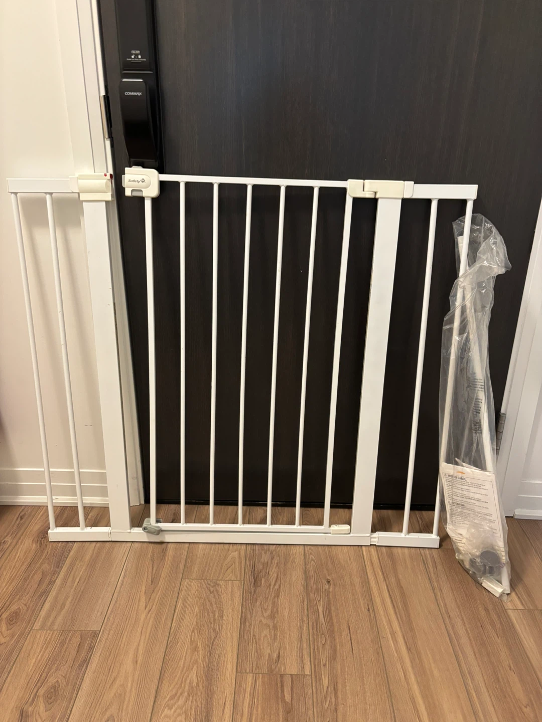 Safety 1st Tall & Wide Pressure-Mounted Metal Gate - photo 2