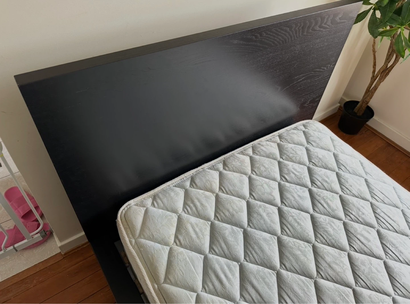 Excellent condition Twin bed frame *Free delivery - photo 4