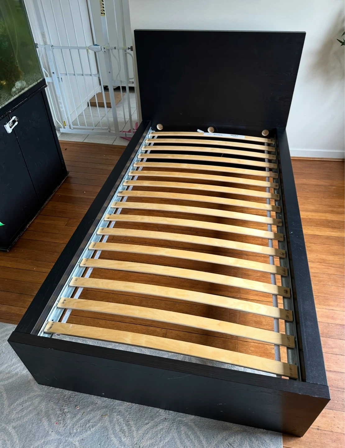Excellent condition Twin bed frame *Free delivery - photo 2
