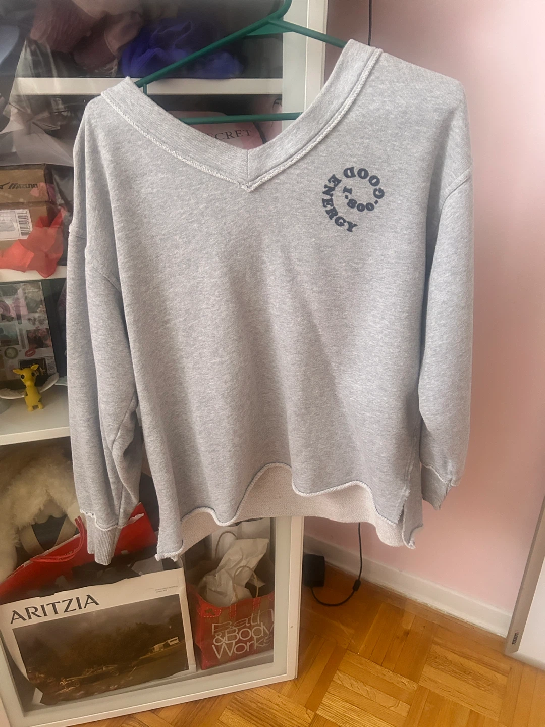 Aerie Grey "1-800-GOOD ENERGY" V-Neck Sweatshirt XS - photo 2