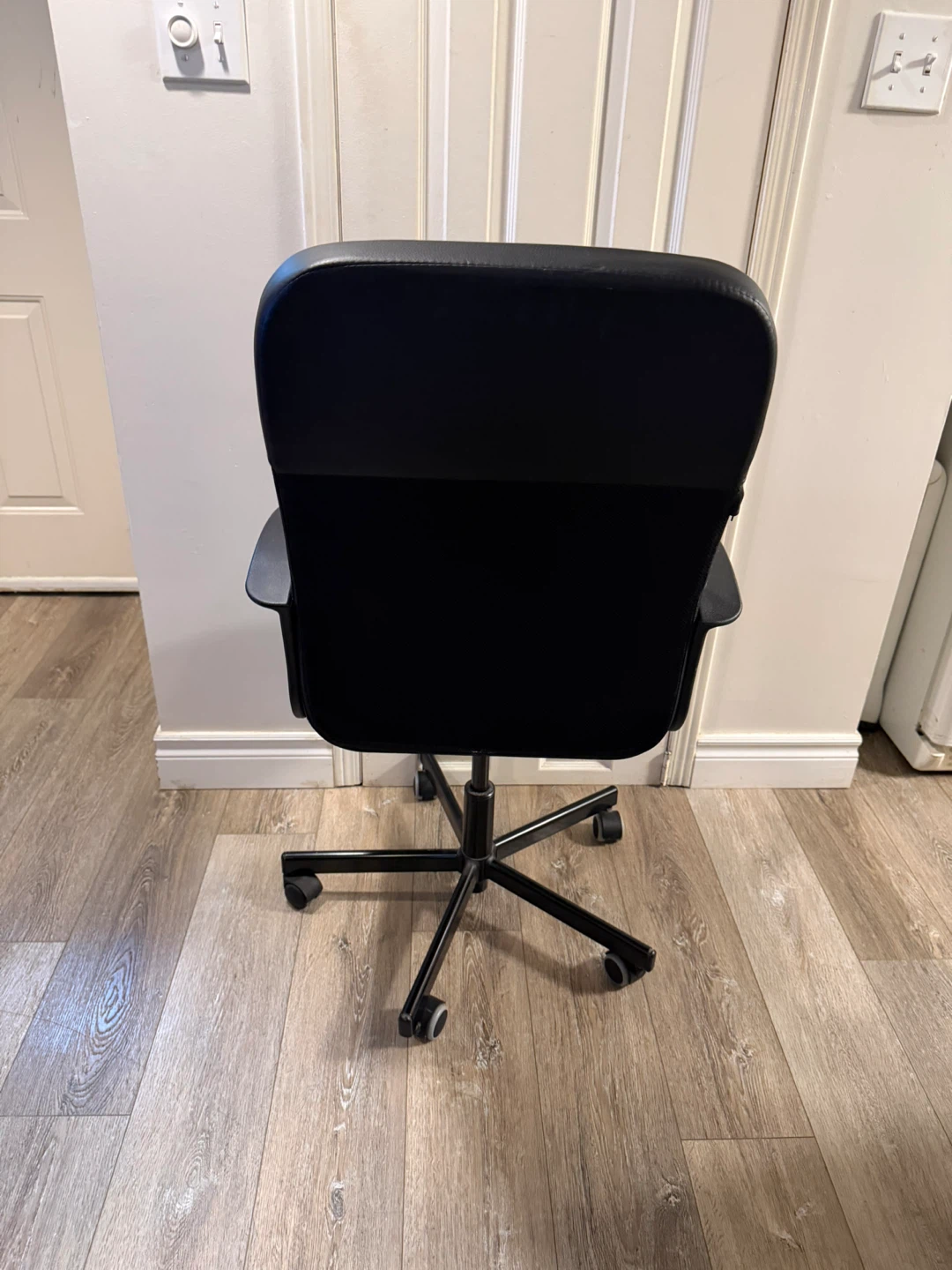 Black Office Chair - photo 4