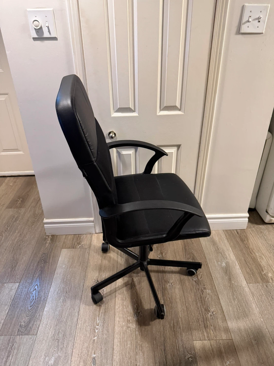Black Office Chair - photo 2