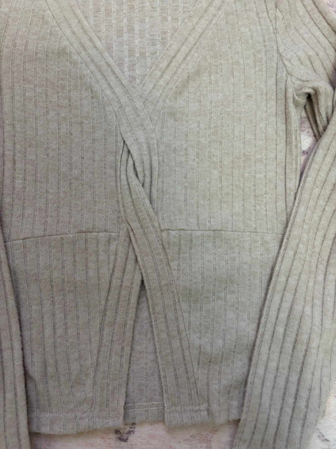 Greige V-Neck Long Sleeve Top - M - photo 2